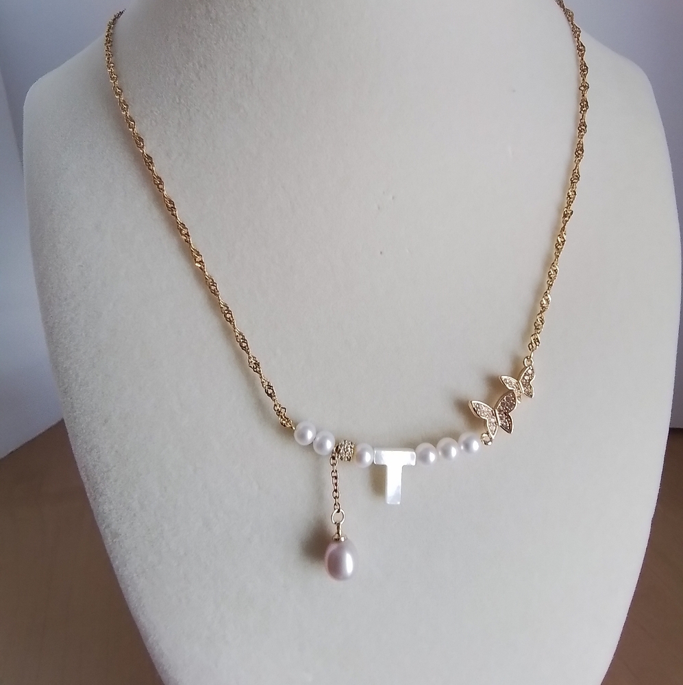 Elegant Gold and Freshwater Pearl Necklace With Butterflies